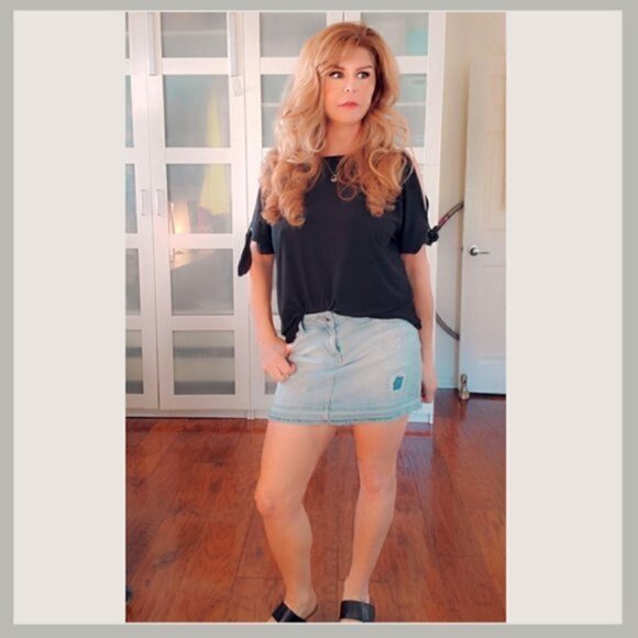 💥 Bubblegum Distressed Mini Jean Skirt – Size 7/9 💥 - Picture 2 of 4